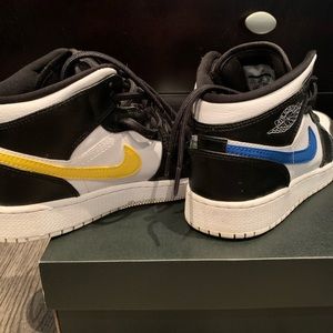 Jordan 1 Mid